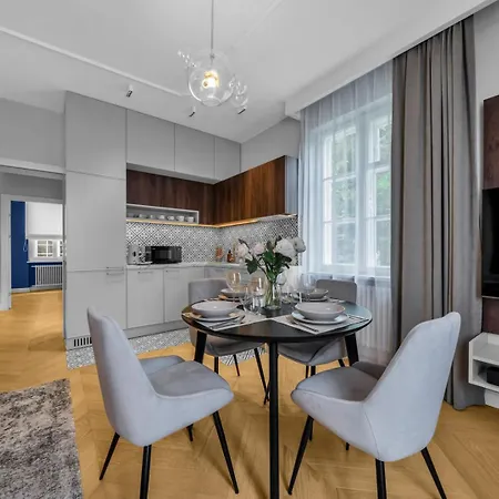 Old Town - Location, Workspace - By Rentujemy Apartmán Varšava